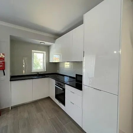 Apartment King's Village *