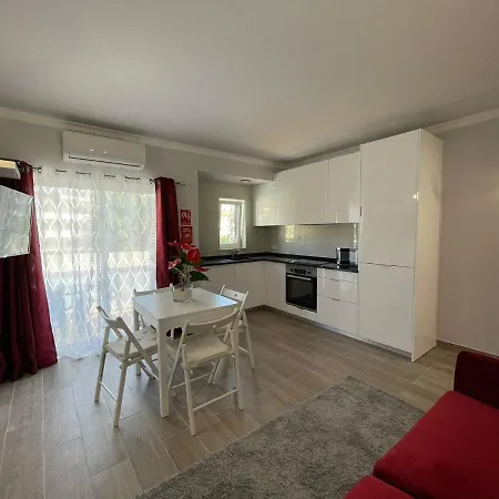 Apartment King's Village *