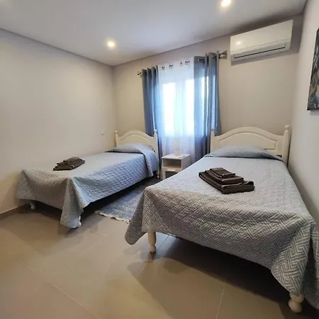 Apartment King's Village *