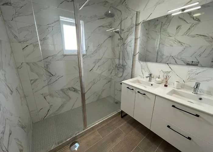 شقة King's Village